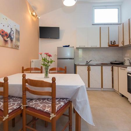 Apartman Ana ラビン エクステリア 写真