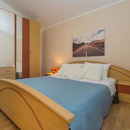 Apartman Ana ラビン エクステリア 写真
