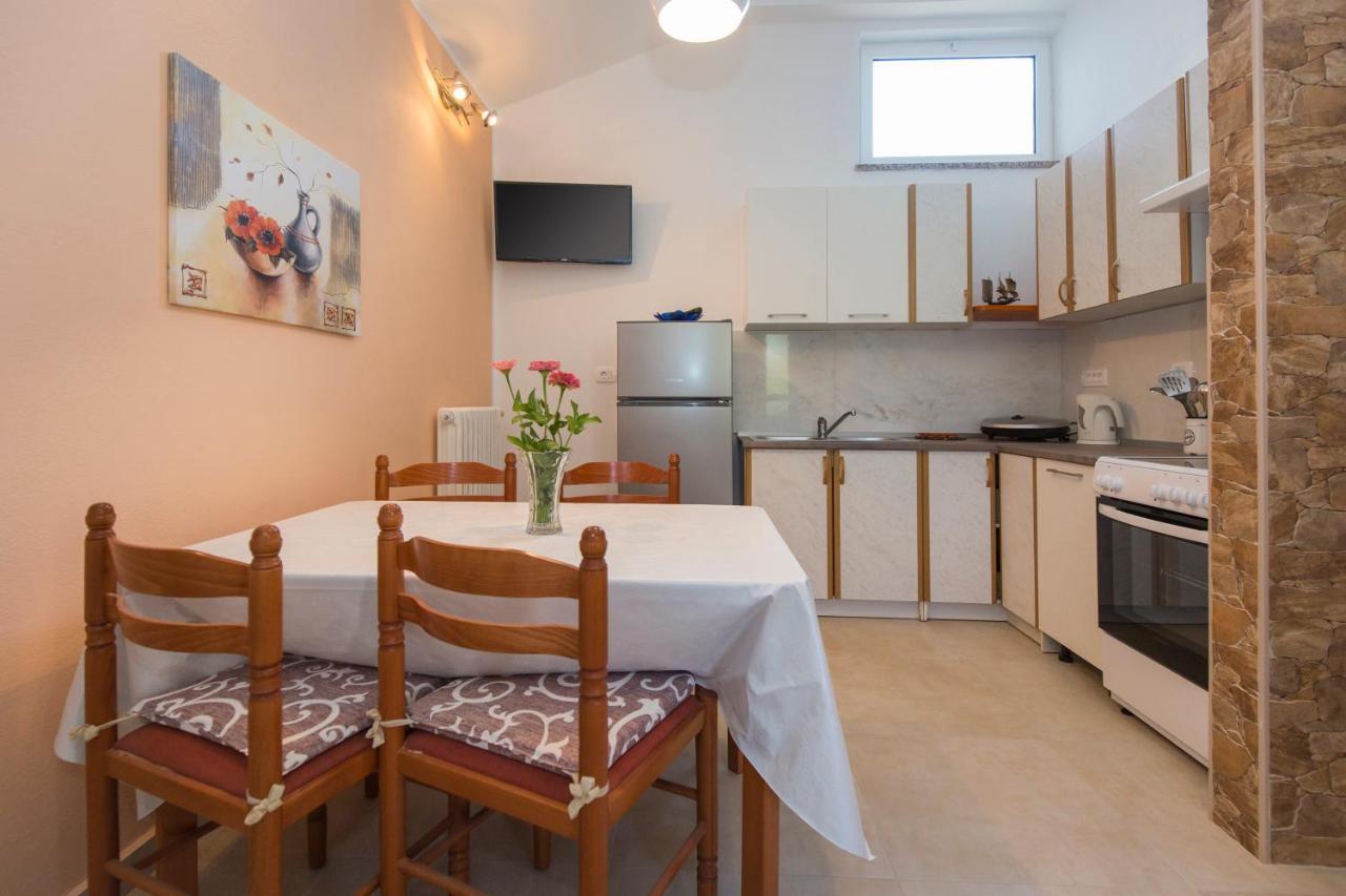 Apartman Ana ラビン エクステリア 写真