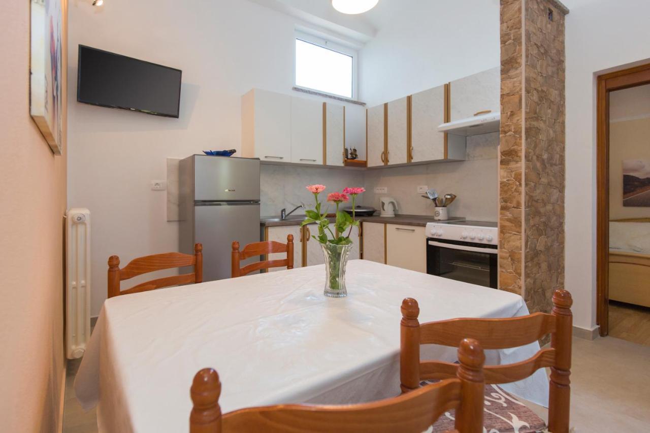 Apartman Ana ラビン エクステリア 写真