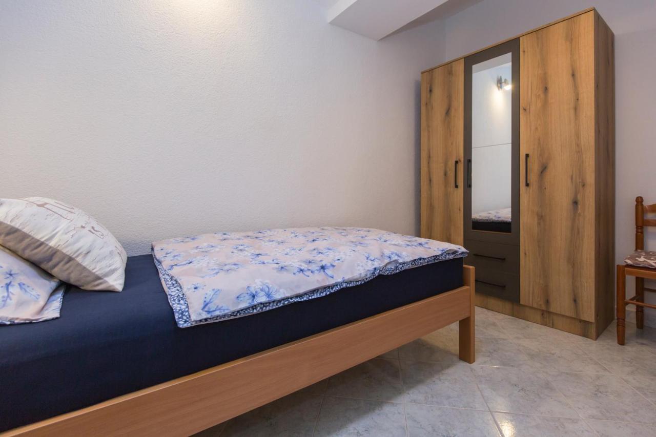 Apartman Ana ラビン エクステリア 写真
