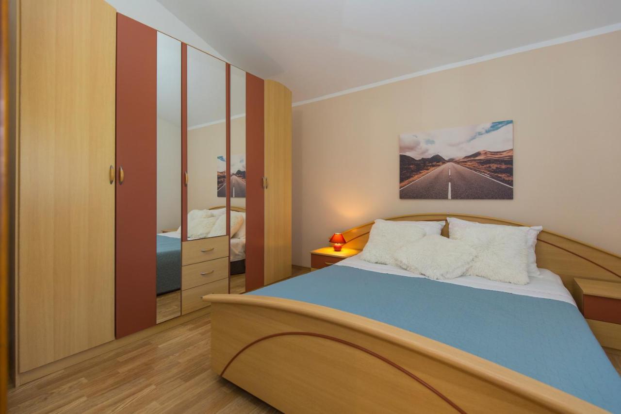 Apartman Ana ラビン エクステリア 写真