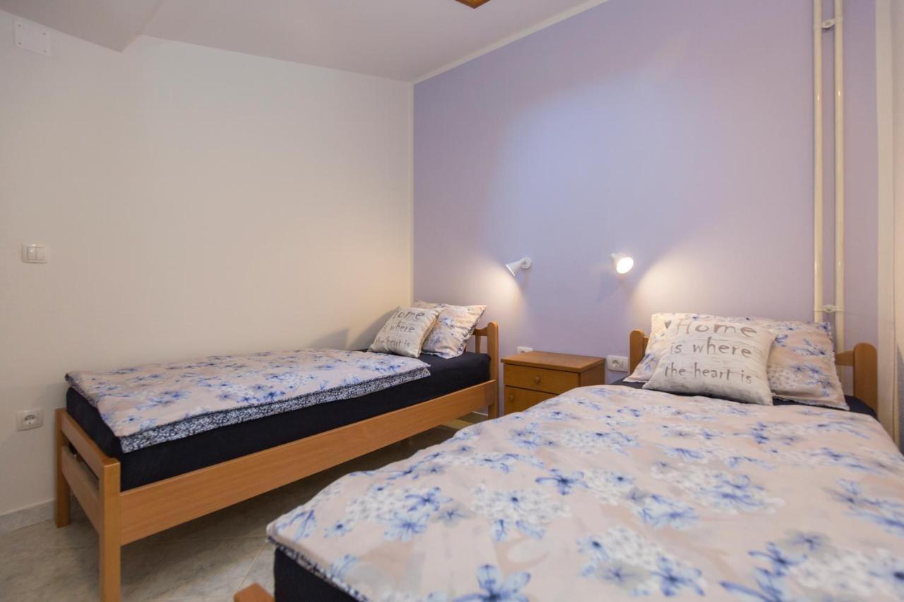 Apartman Ana ラビン エクステリア 写真