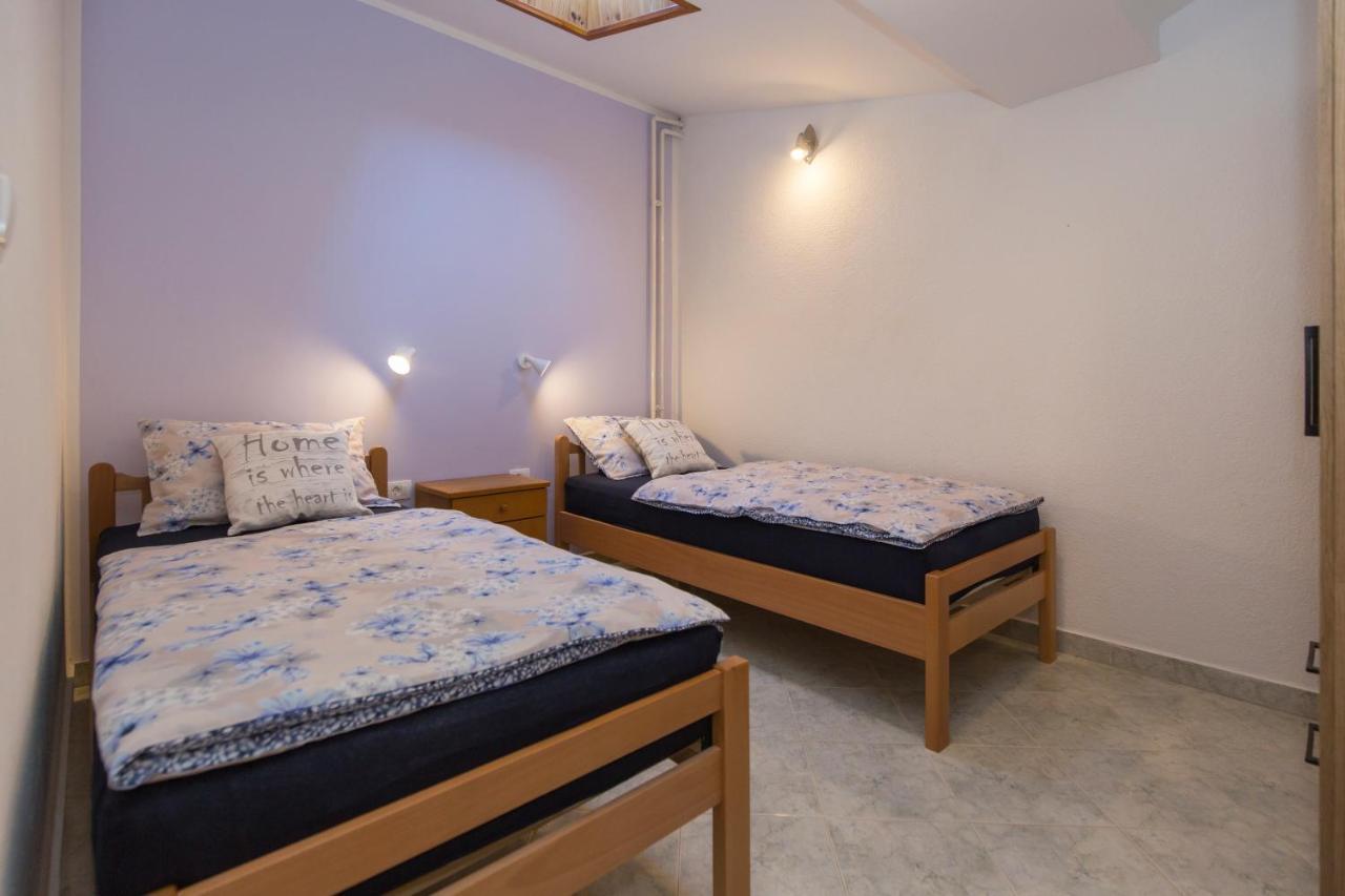 Apartman Ana ラビン エクステリア 写真