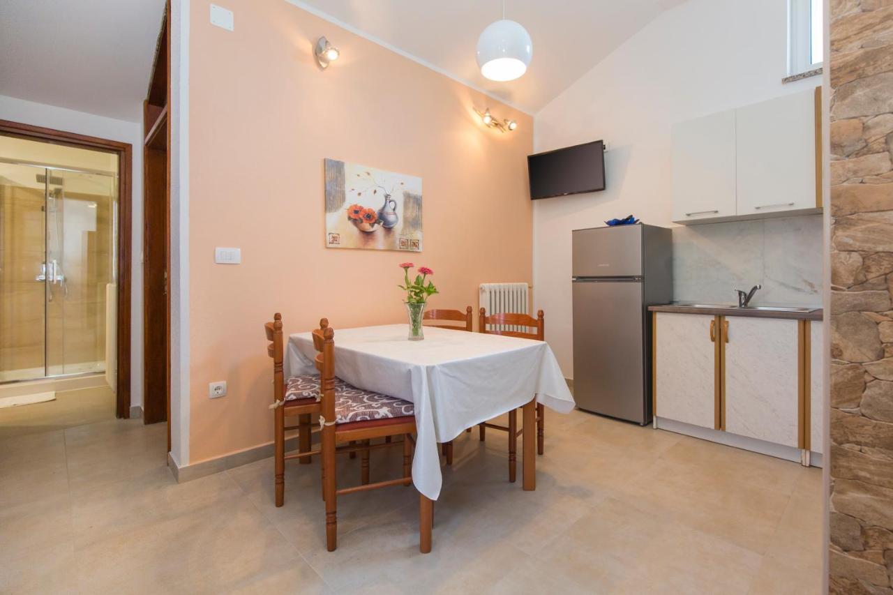 Apartman Ana ラビン エクステリア 写真