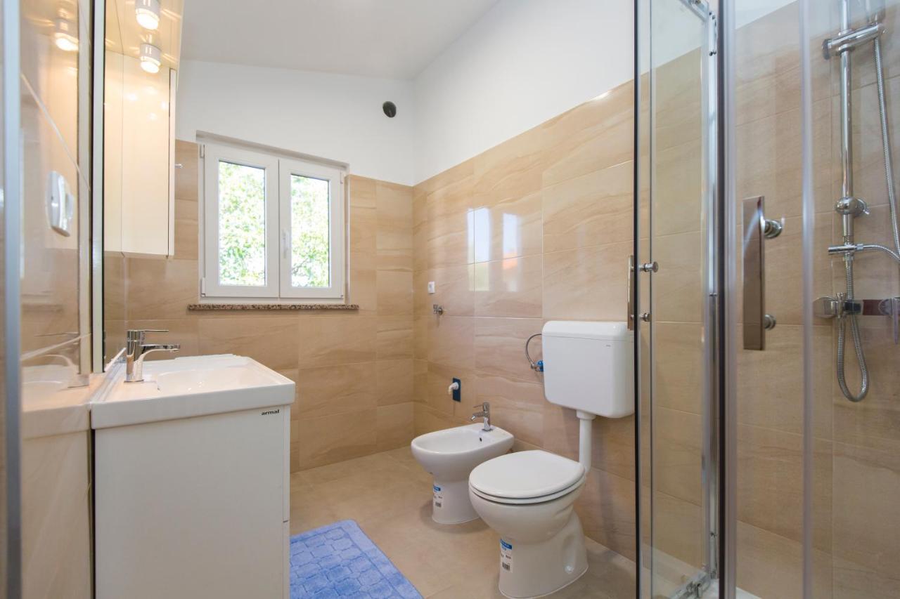 Apartman Ana ラビン エクステリア 写真
